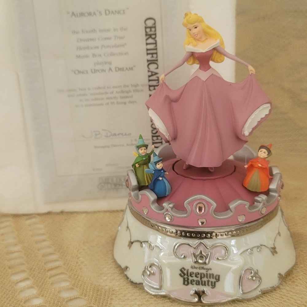 Aurora's dance Ardleigh Elliott Disney music box